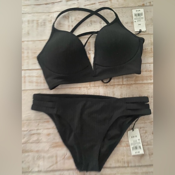 Sand & Shore Black Strat Bikini Set 34C cupped Top Medium Bottoms BRAND NEW - Picture 1 of 3